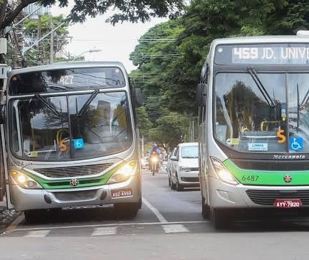 Justiça determina que sindicato não pode impedir saída de ônibus