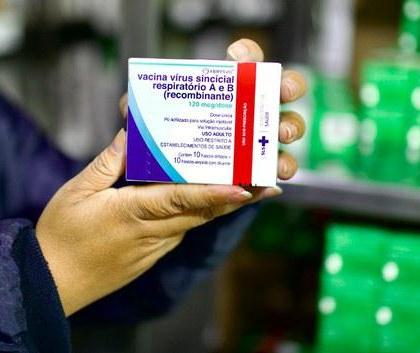 Com dose única, vacina contra VSR começa a ser aplicada no Paraná