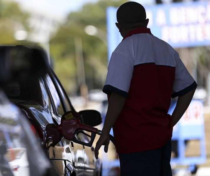 MP denuncia dono de posto de combustíveis por promover aglomerações