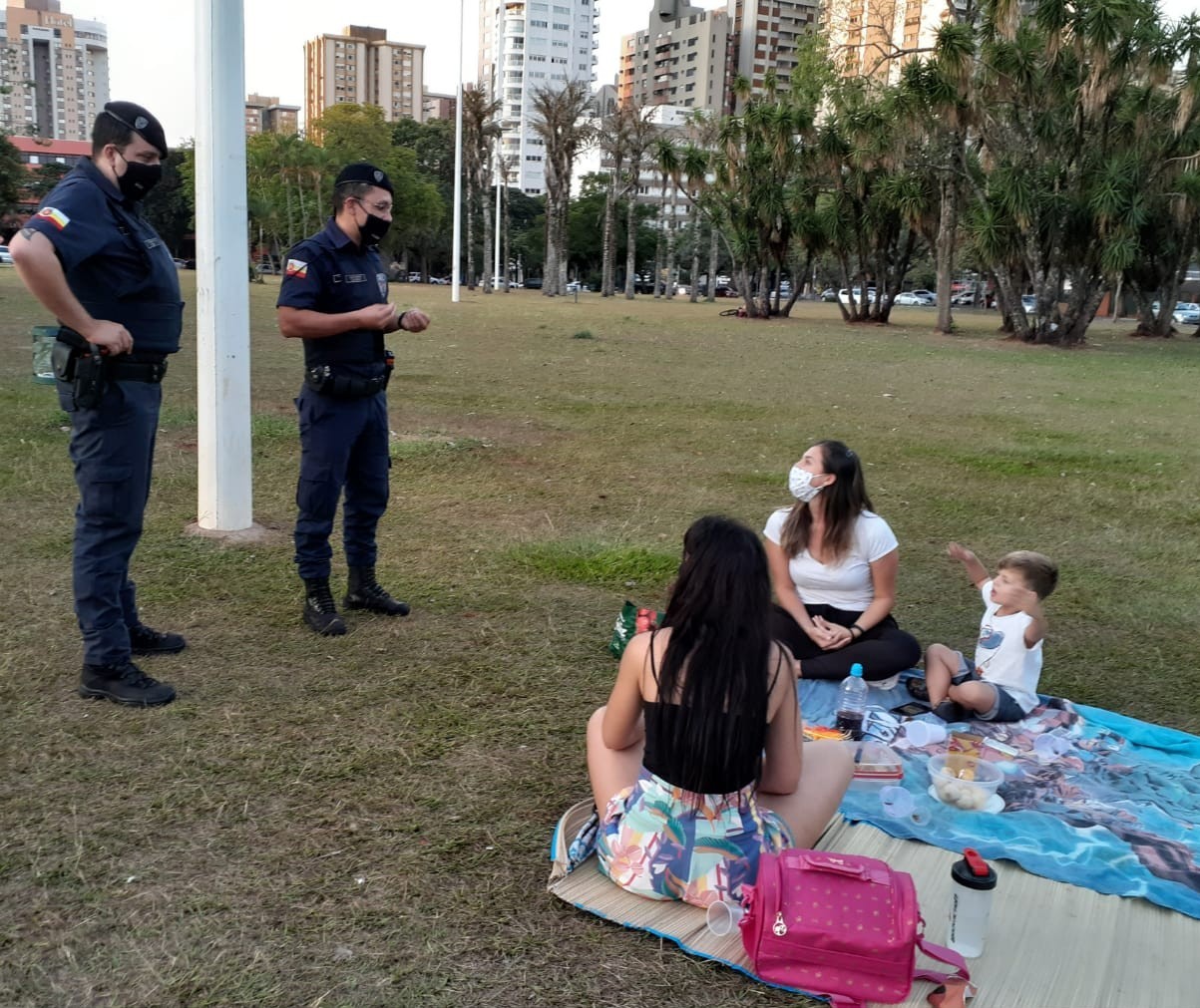 Força-tarefa orienta quanto ao uso de máscaras em Maringá