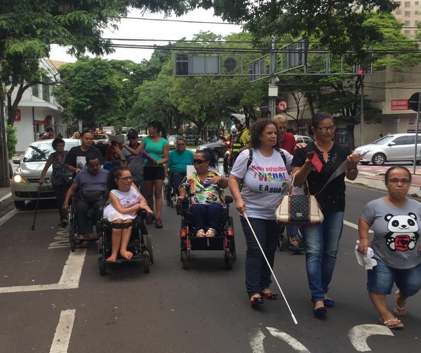 Passeata marca o Dia Internacional da Pessoa com Deficiência