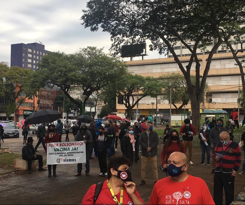 Manifestantes protestam contra governo federal e pedem mais vacinas