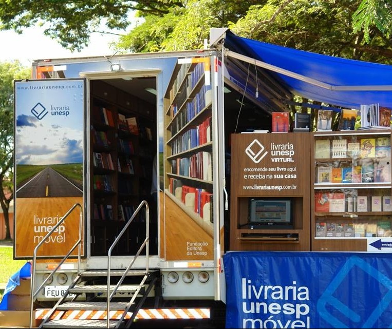 Livraria Móvel da Unesp vem a Maringá