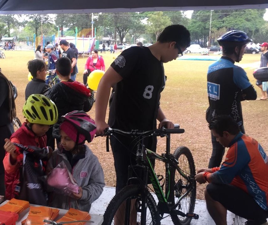 Mesmo com chuva, passeio ciclístico acontece em Maringá