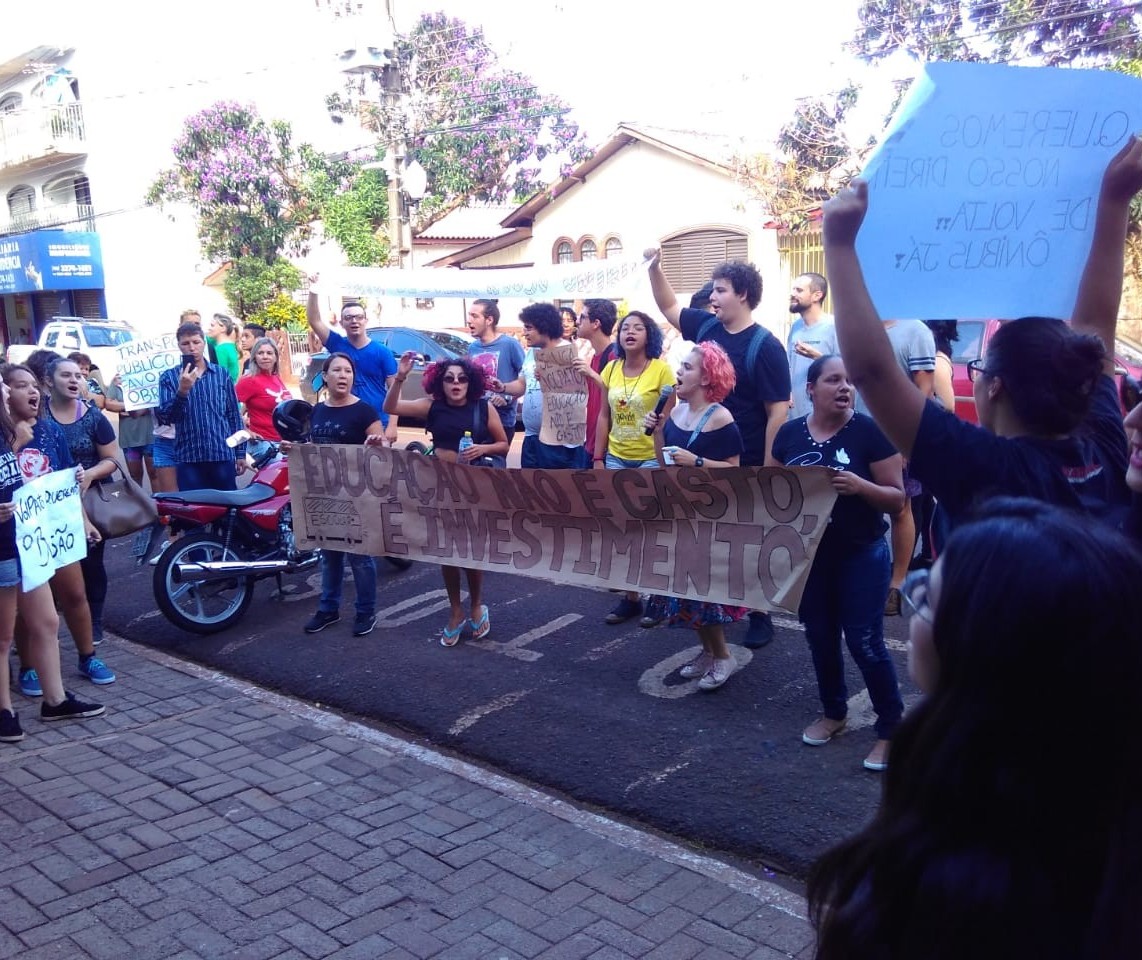 Estudantes protestam em Sarandi