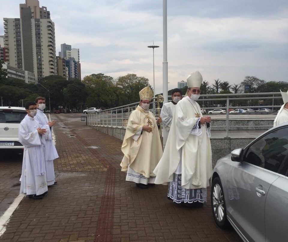 Dom Severino Clasen toma posse como arcebispo em Maringá