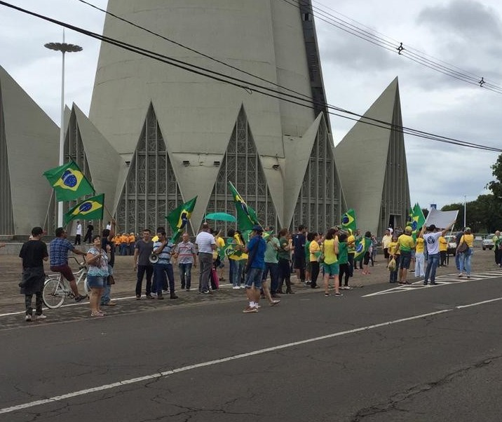 Manifestantes querem que STF ratifique a prisão em segunda instância