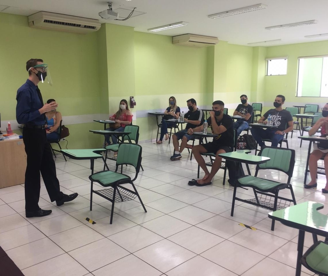 Centro universitário retoma aulas presenciais de pós-graduação