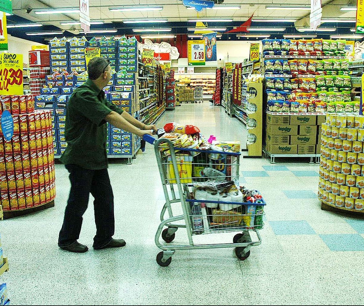 Audiência pública debate abertura de supermercados aos domingos