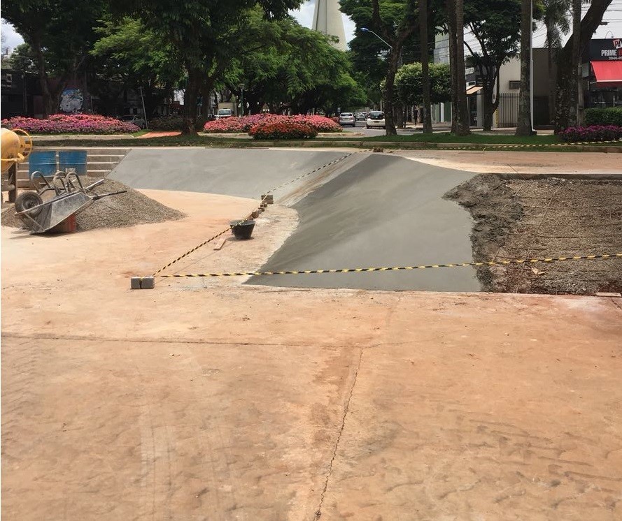 Praça de patinação da Avenida Cerro Azul é revitalizada