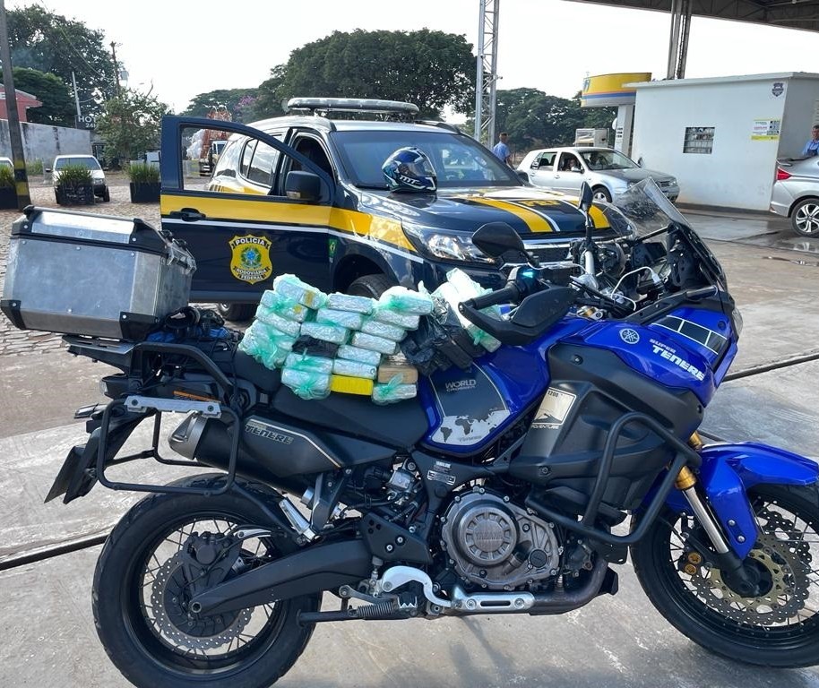 PRF apreende cocaína e pasta base em motocicleta de alta cilindrada