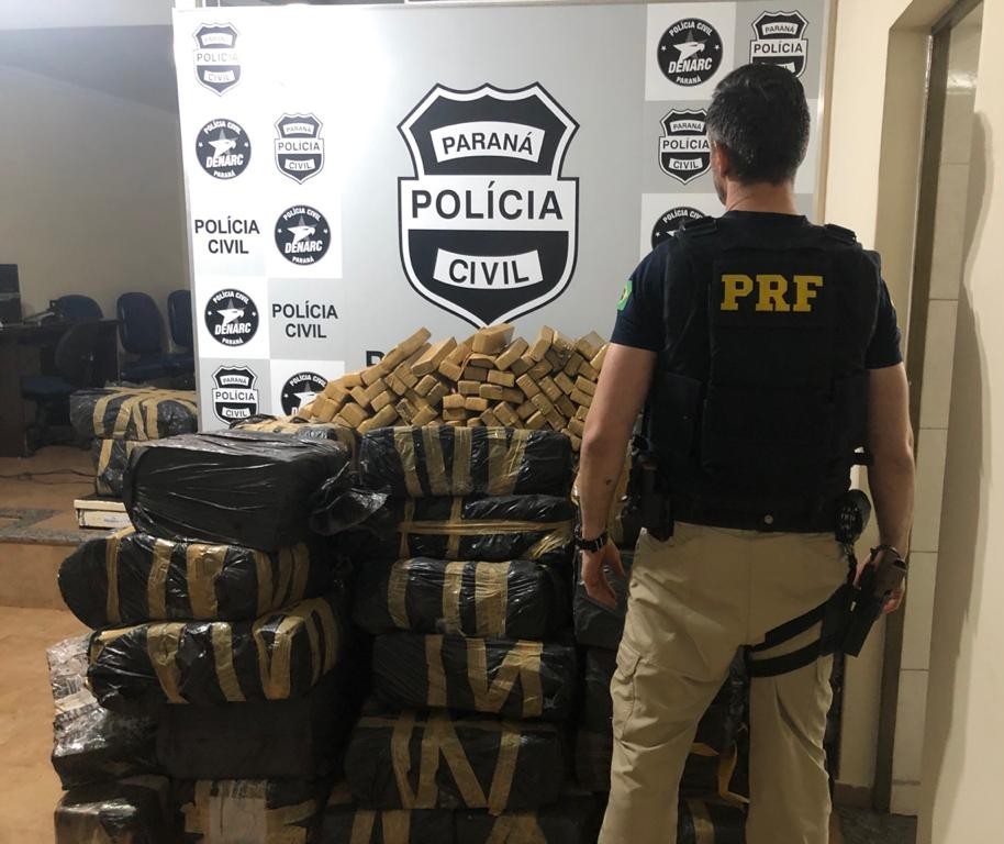 Quase 900 quilos de maconha são apreendidos na BR-376