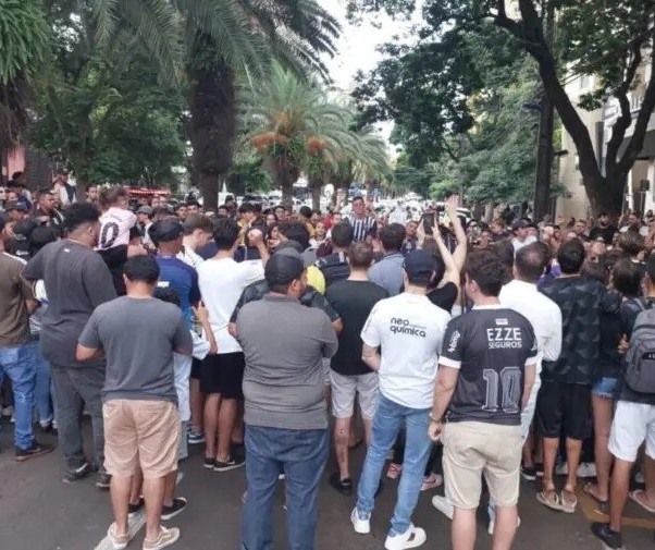 Veja como foi a chegada do Corinthians em Maringá