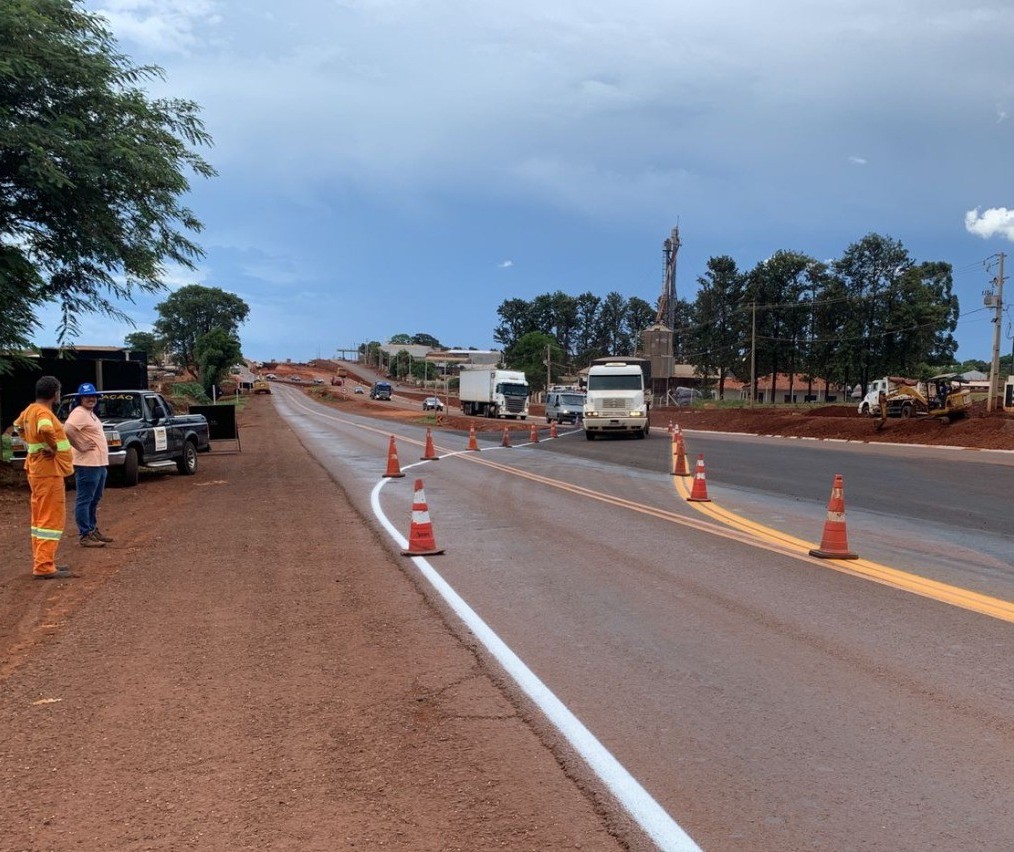 Obras na PR-323 alteram tráfego de veículos em Doutor Camargo