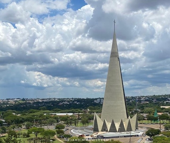 Sol aparece entre nuvens nesta quarta-feira (6) em Maringá, mas não há previsão de chuva