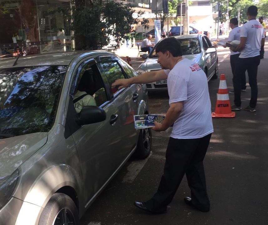 Ação marca dia em memória às vítimas de trânsito em Maringá