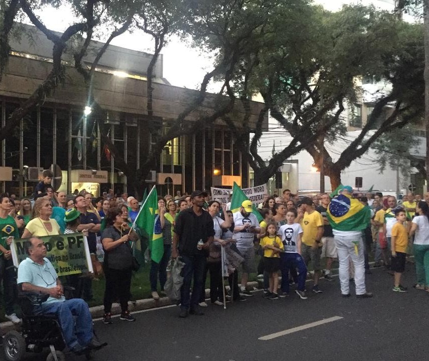 Ato em Maringá pede manutenção da prisão em segunda instância no STF