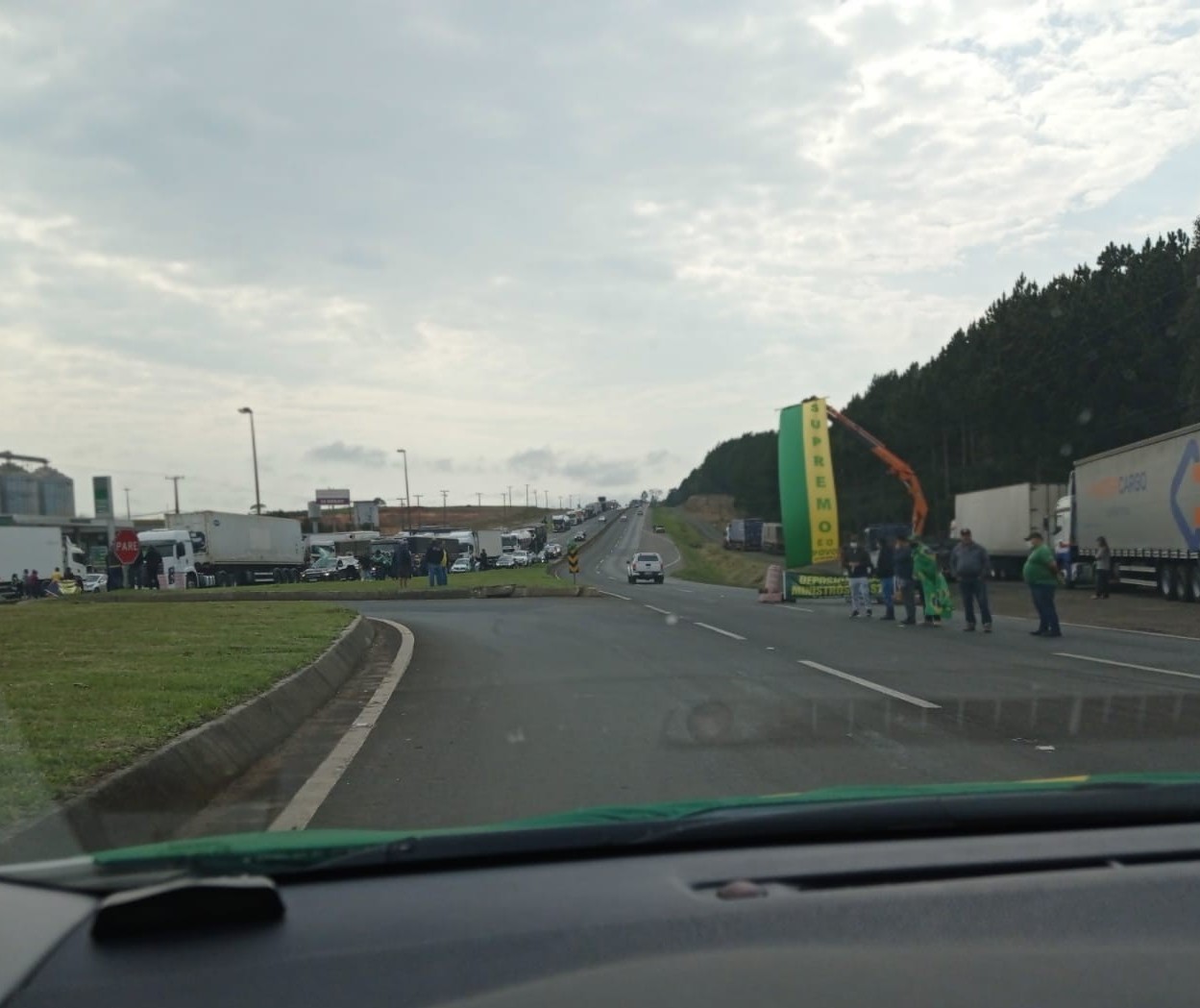 Caminhoneiros realizam bloqueios em diversas rodovias do Estado