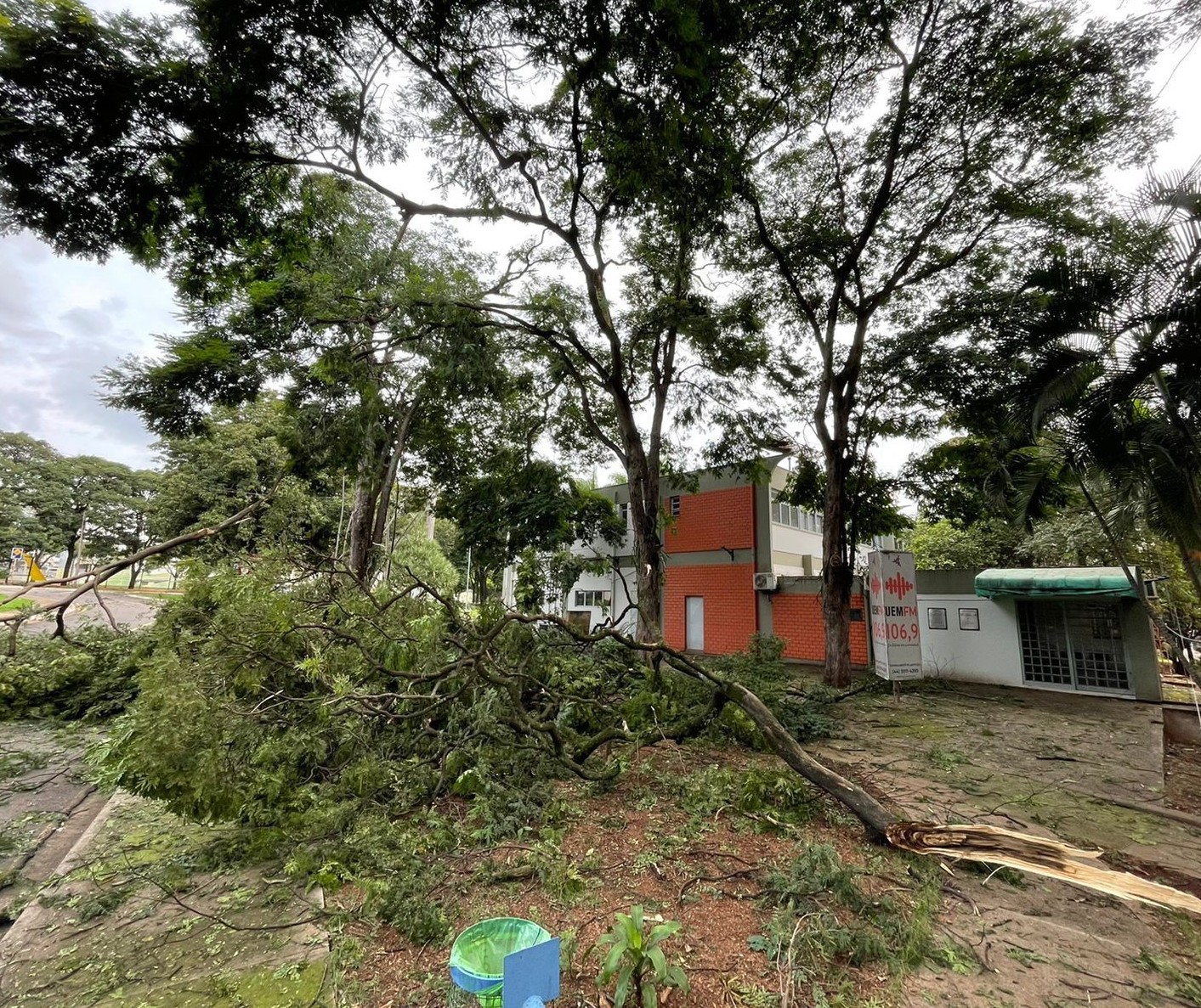 UEM suspende aulas presenciais por causa do temporal