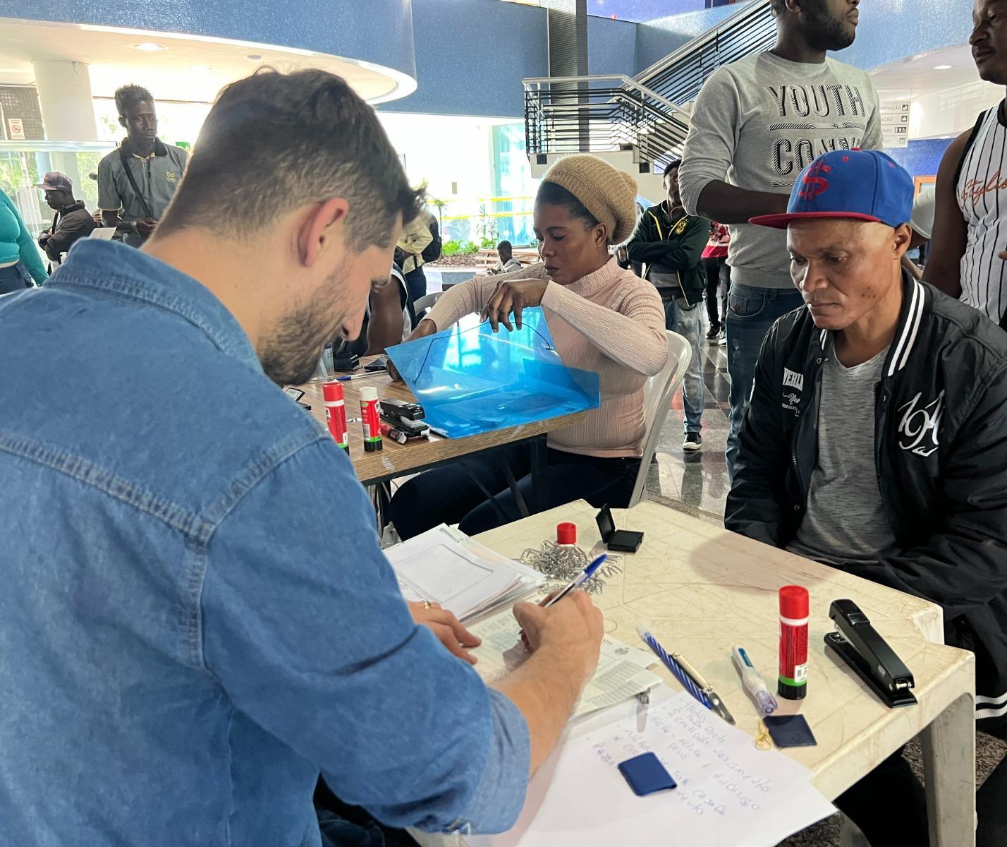 Haitianos terão oportunidade para renovar passaportes em outubro