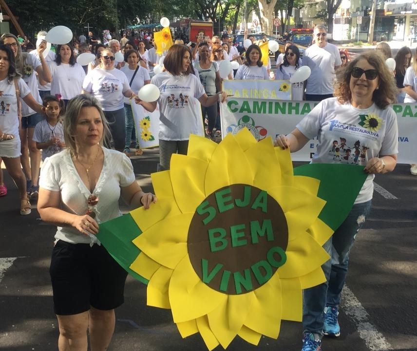 Caminhada pela Paz é realizada no Parque do Ingá