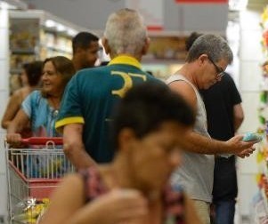 Trabalhar em mercados nesta sexta-feira (30) gera incomodo em alguns católicos