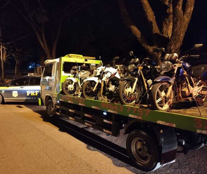 PRF apreende 37 motos e aplica 137 multas na Av. Colombo, em Maringá