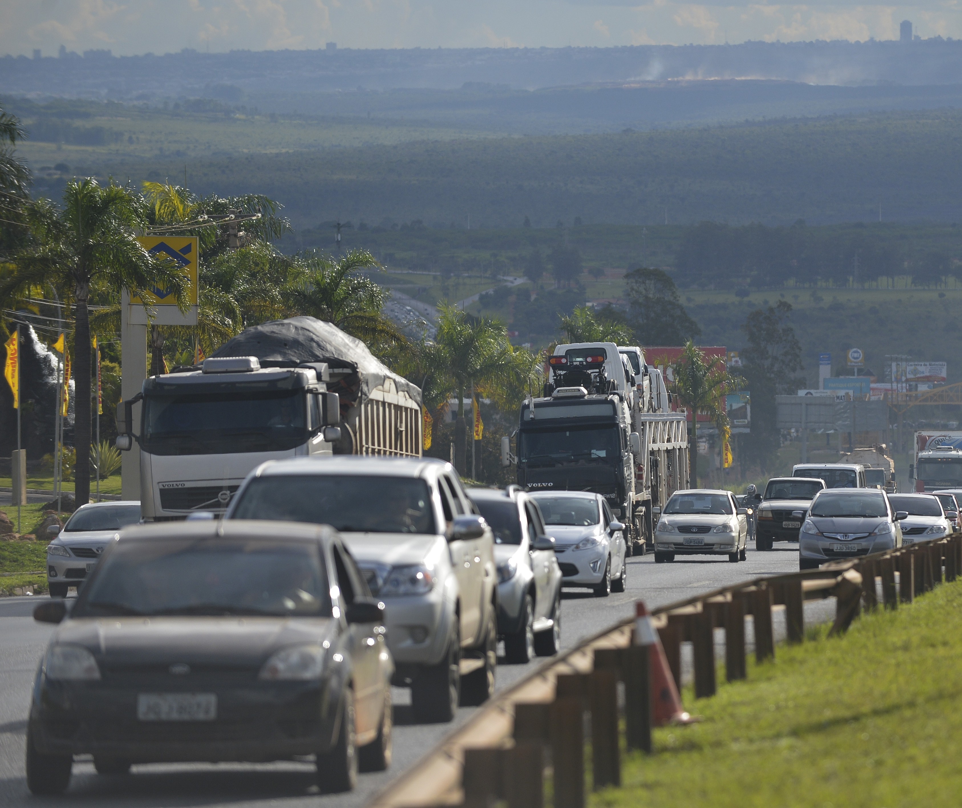 Medo de transporte público impulsiona venda de carros usados e motos na volta ao trabalho