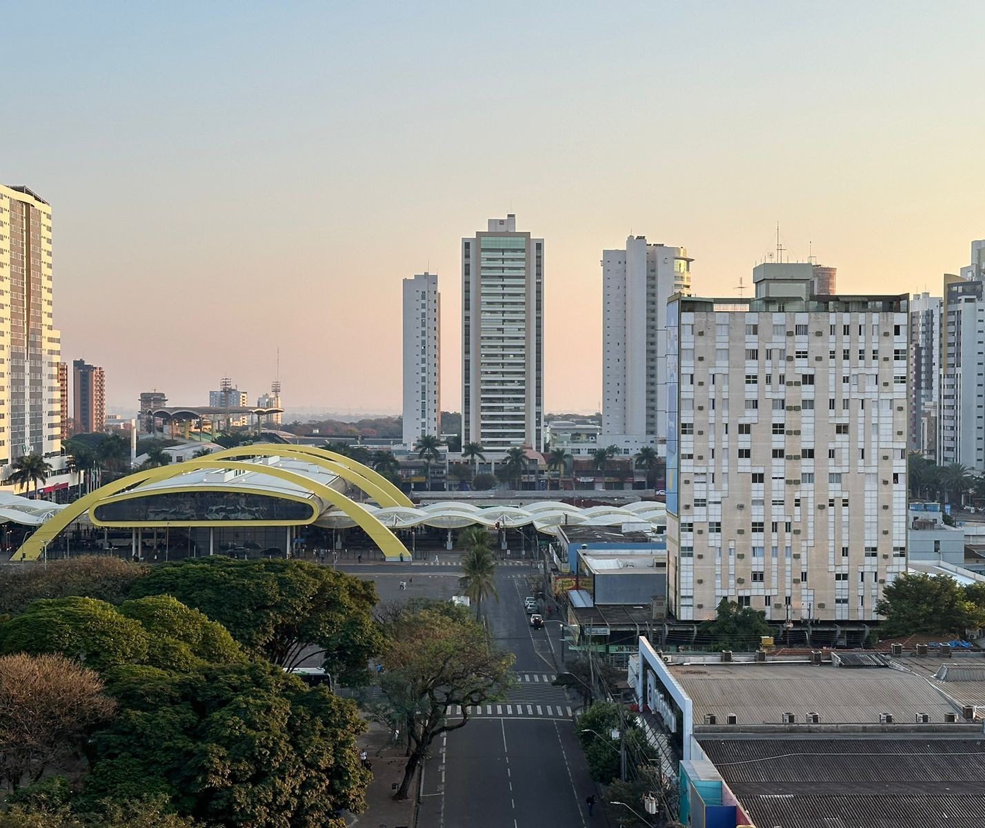 Segunda-feira (19) de calor elevado e tempo seco em Maringá