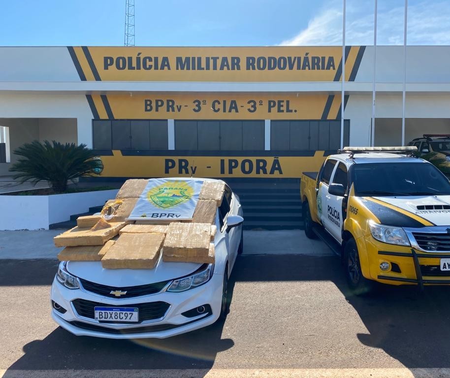 PRE recupera carro roubado em Maringá e apreende 188 kg de maconha