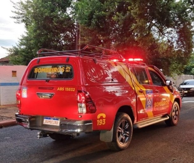 Homem é esfaqueado pelo cunhado em Maringá; depois de ser socorrida, vítima foi presa