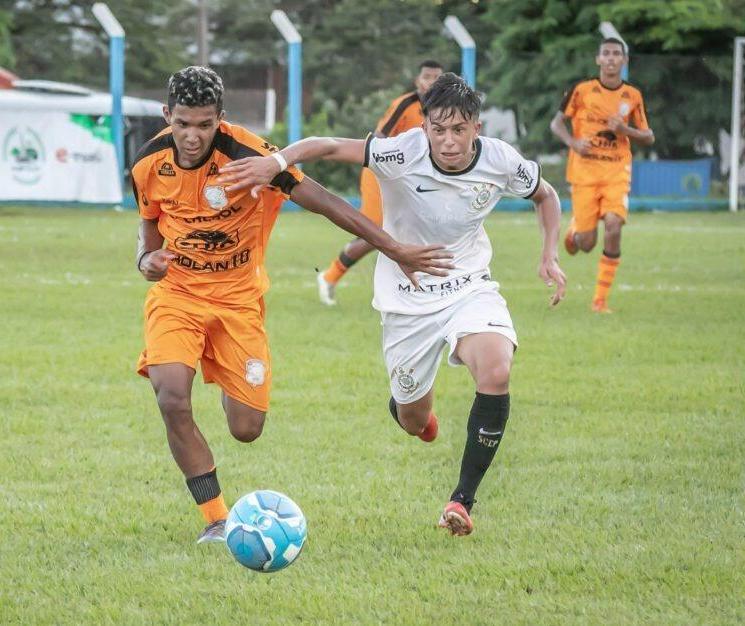 Maringá realiza grande torneio de futebol de base