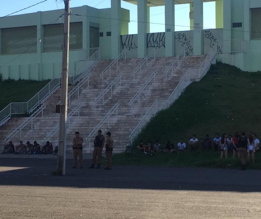 Conselho Tutelar flagra quase 30 adolescentes com bebida alcoólica