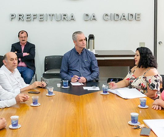 Sindicato se reúne com prefeito e apresenta demandas