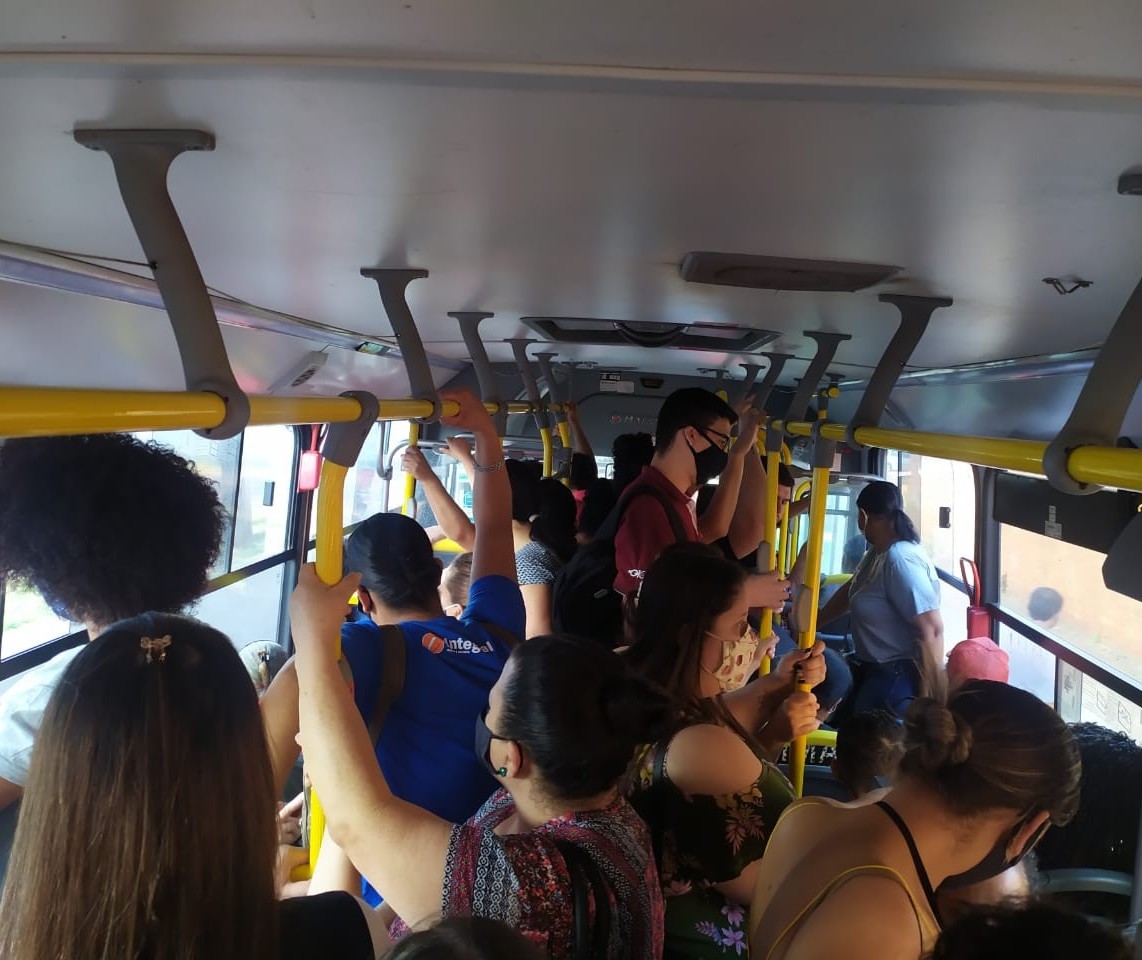 Usuários do transporte coletivo reclamam de lotação