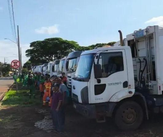 Com 11,08% de reajuste, motoristas da coleta de lixo encerram greve