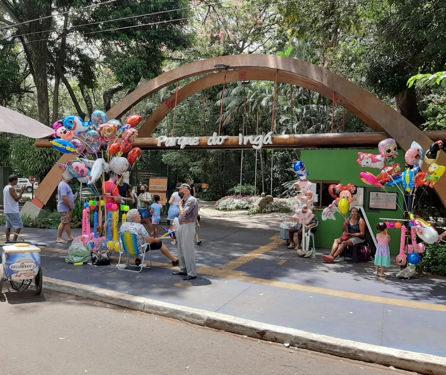 Maringaenses aproveitam o feriado para visitar o Parque do Ingá