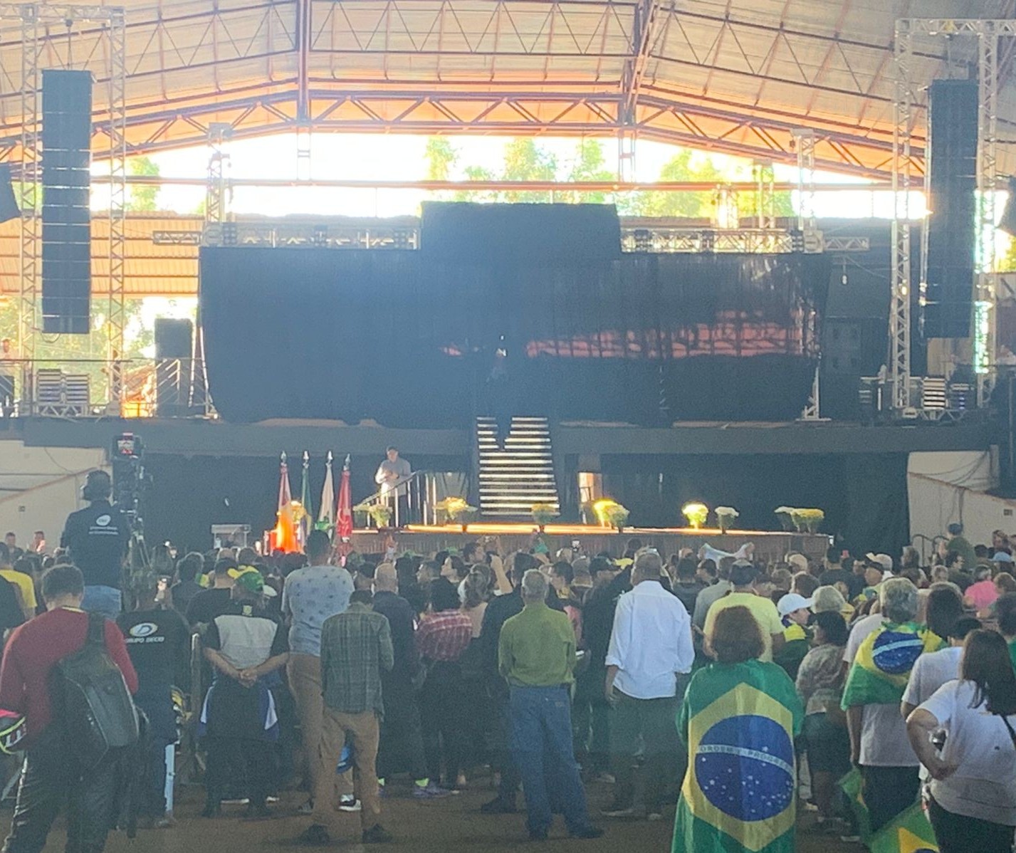 Expectativa na arena coberta para a chega do presidente Bolsonaro na Expoingá