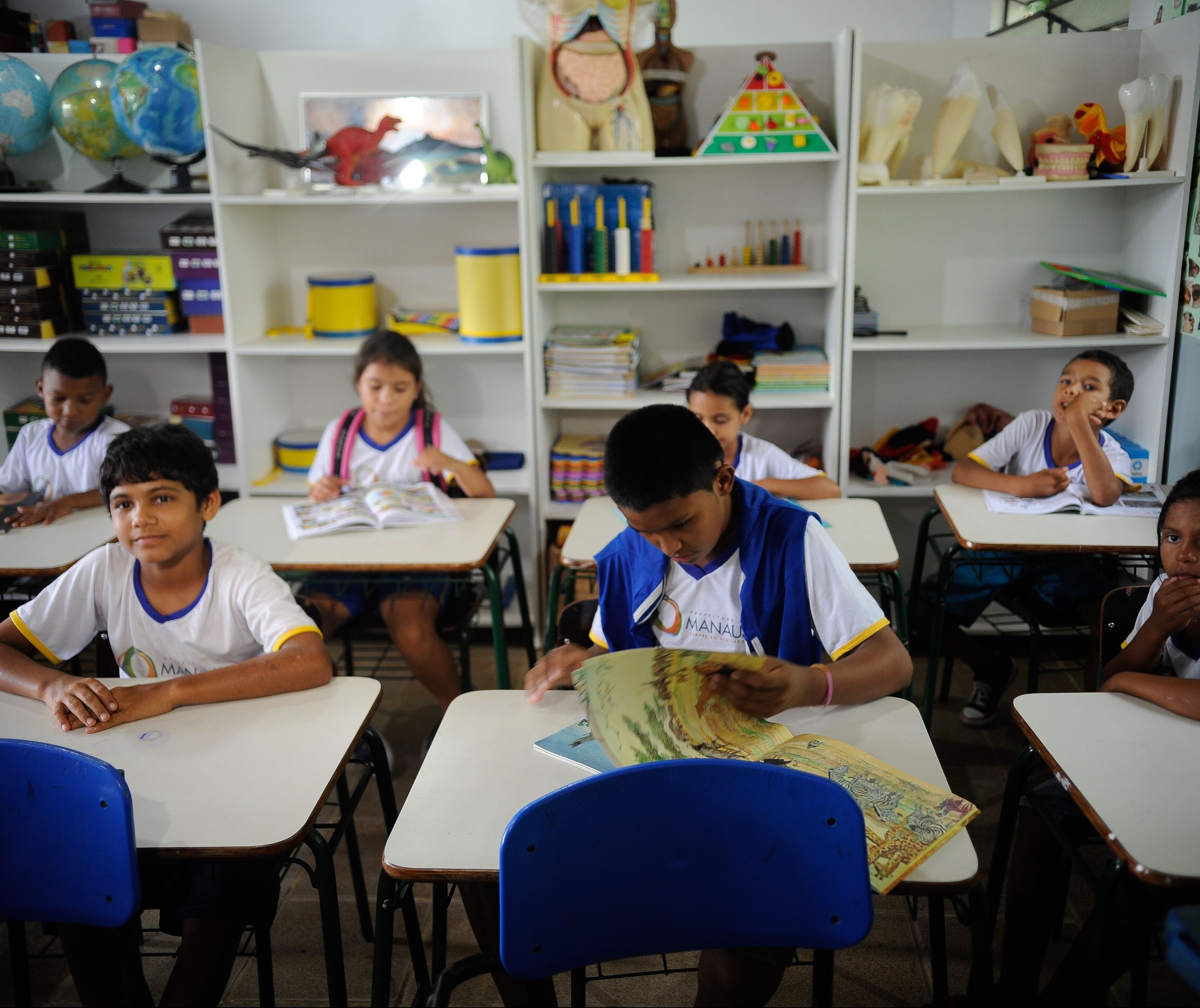 Escola pública encolhe