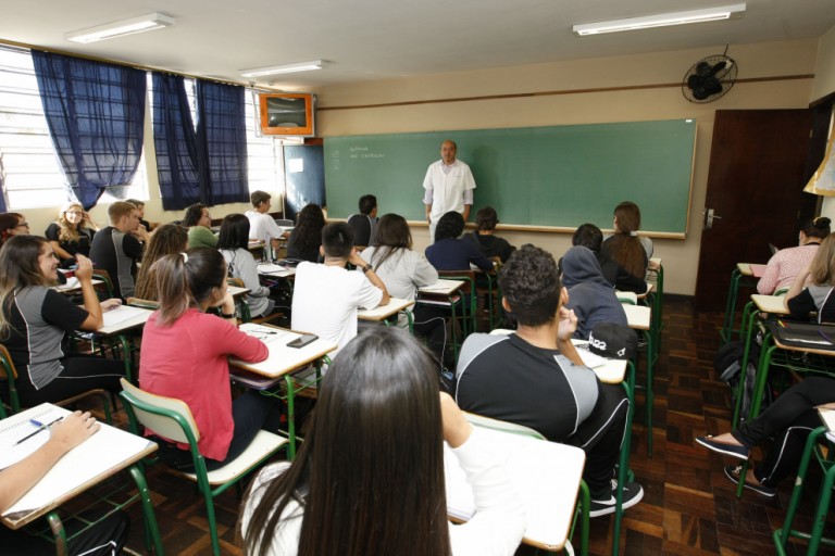 Começa a distribuição de aulas na rede estadual de ensino