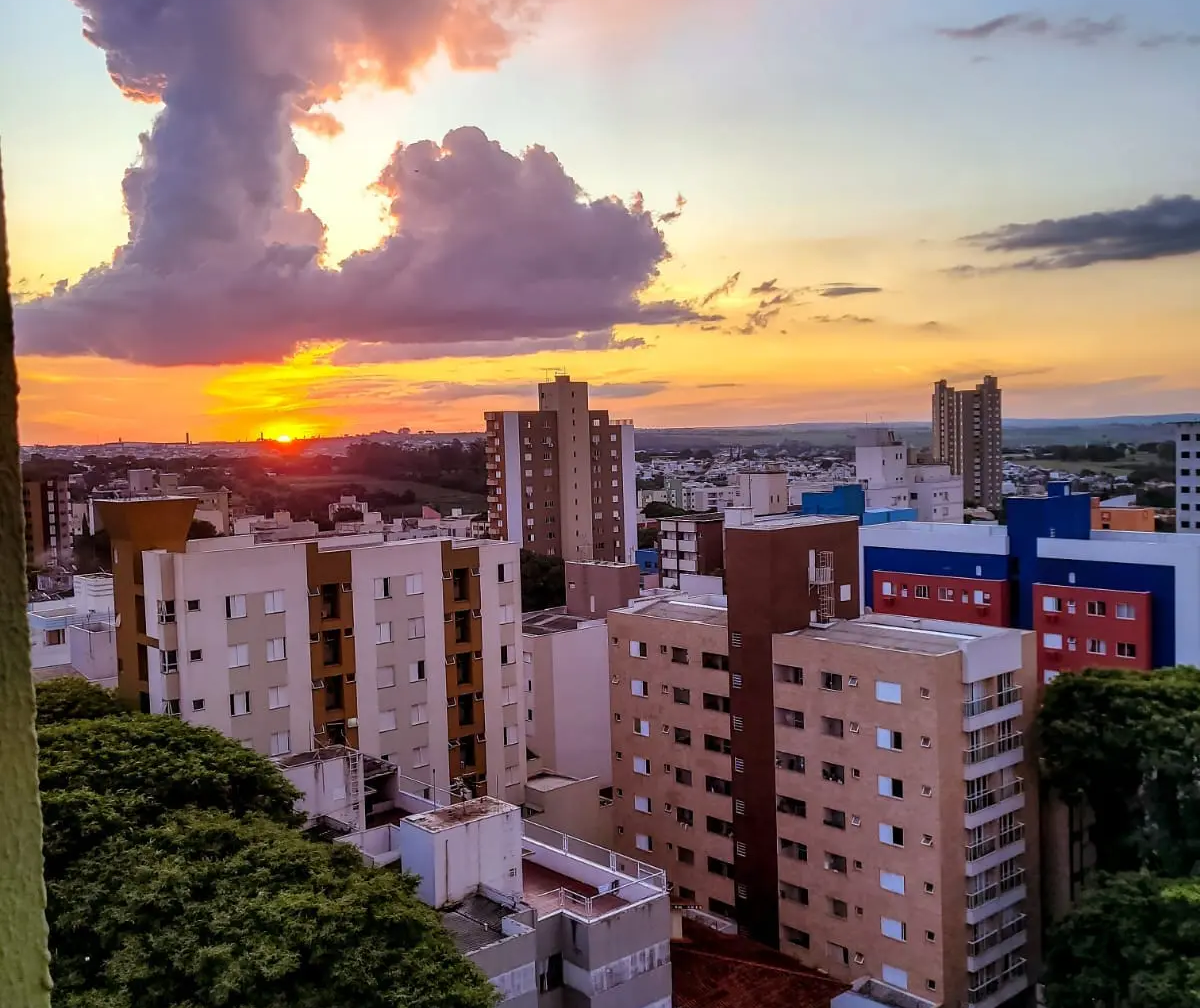 Frente fria avança e pode mudar o tempo no Paraná; Maringá tem segunda-feira quente e ensolarada