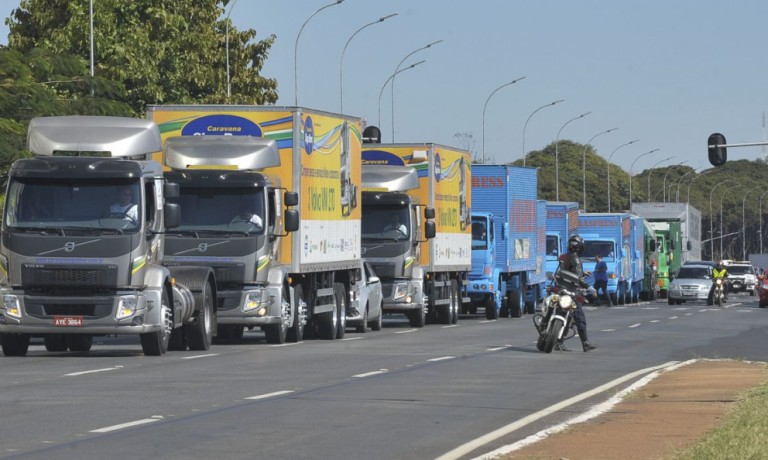 Caminhoneiros podem parar as atividades no dia 1º de fevereiro