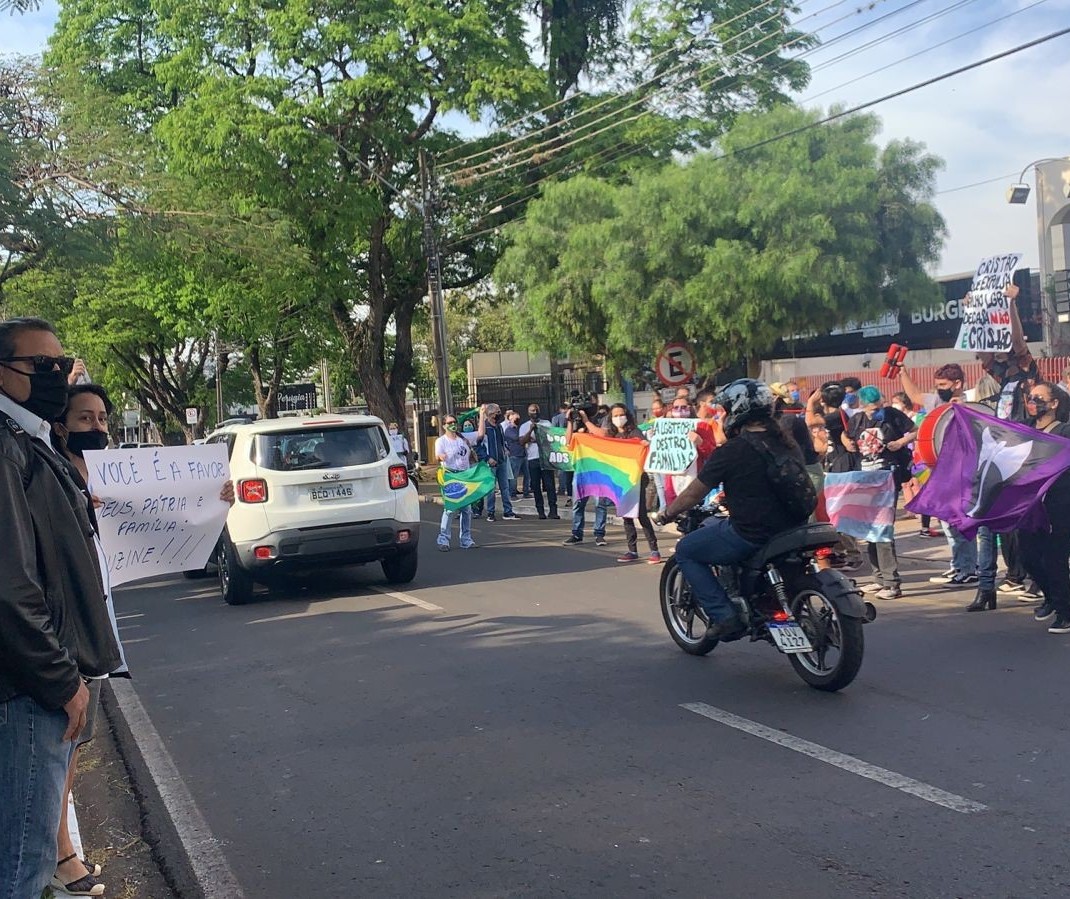 Sob pressão popular, vereadores decidem sobre Conselho LGBT