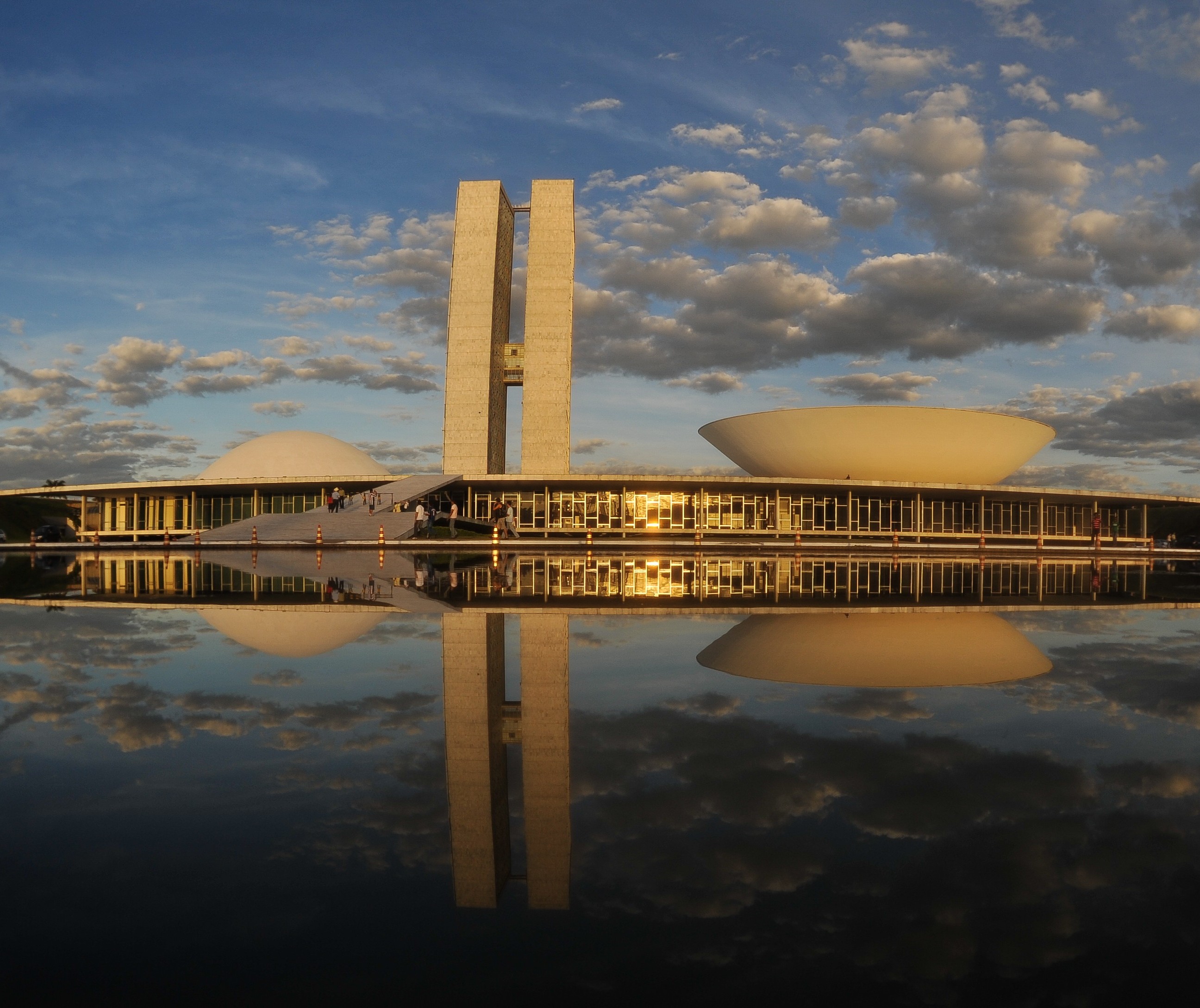 Mudanças na distribuição de sobras eleitorais pretende reduzir número de partidos políticos