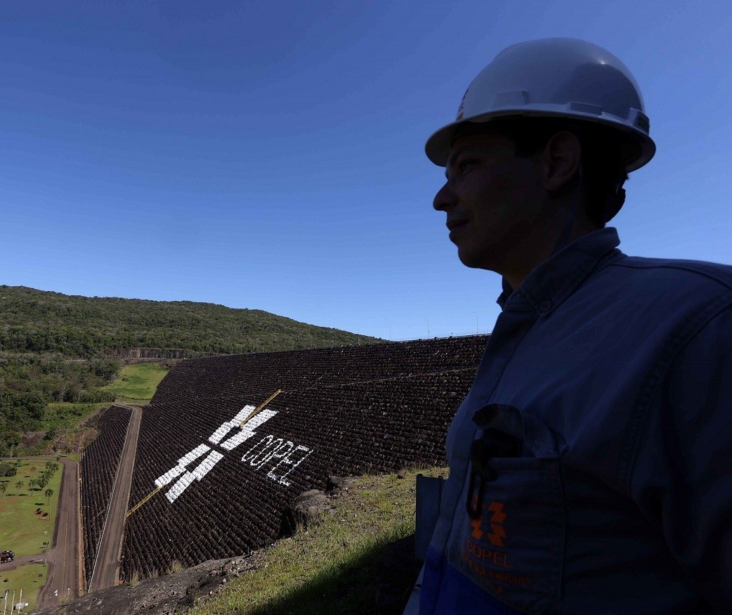 Governo pretende usar dinheiro da venda da Copel em obras de infraestrutura