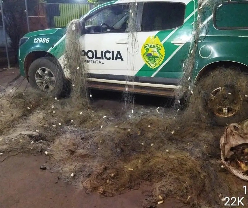 Polícia flagra pesca predatória e apreende 950 metros de redes no Rio Ivaí