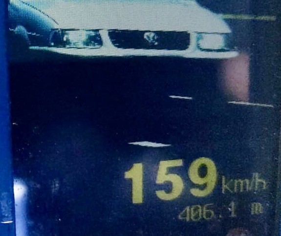 PRF flagra carro a 159 km/h em Maringá