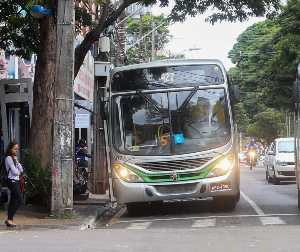 Motoristas de ônibus da TCCC aprovam proposta de reajuste salarial