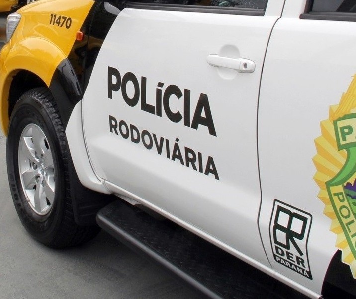 Caminhonete capota e motorista morre na PRC-482