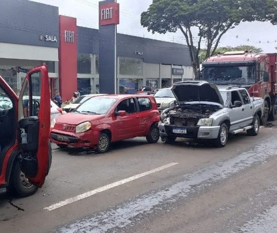 Engavetamento na Avenida Colombo deixa uma pessoa ferida